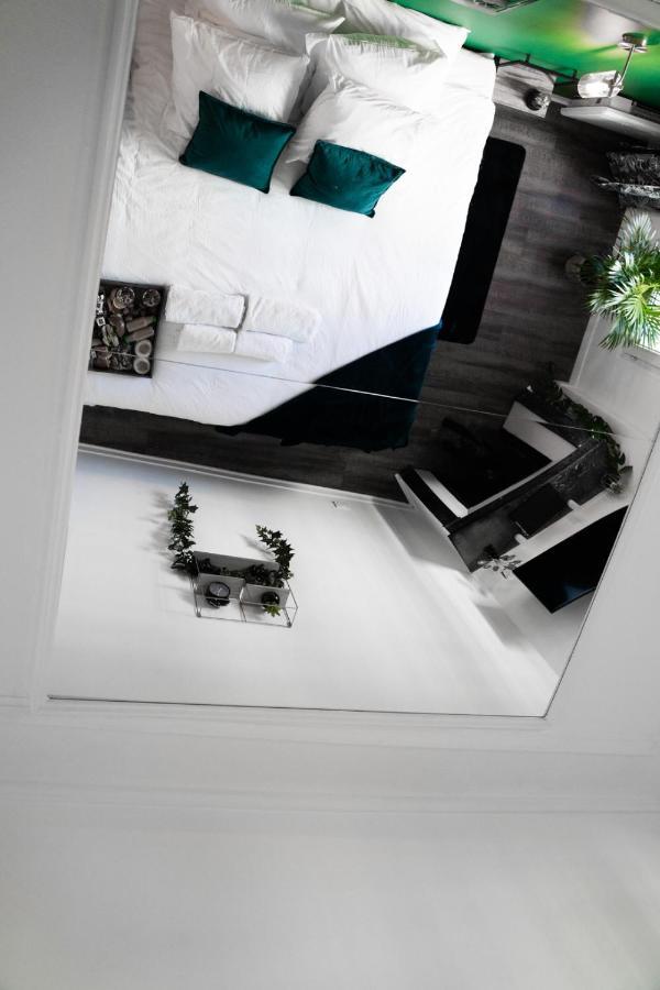 Suite L'Eclipse Paris, Logement Avec Jacuzzi, A 10 Minutes Des Champs Elysees 르발루아페레 외부 사진